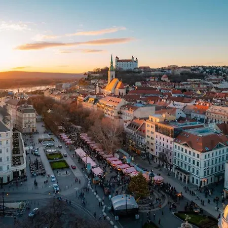 Modern In Historic Center Old Town